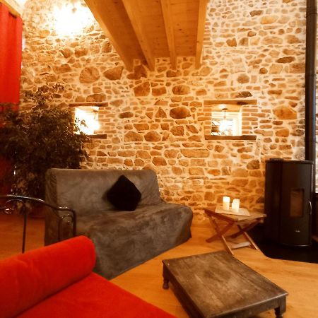 La Grange De Marie A St Angel - Magnifique Grange Renovee En Loft Pour 1 A 6 Pers Villa Saint-Angel  Екстериор снимка