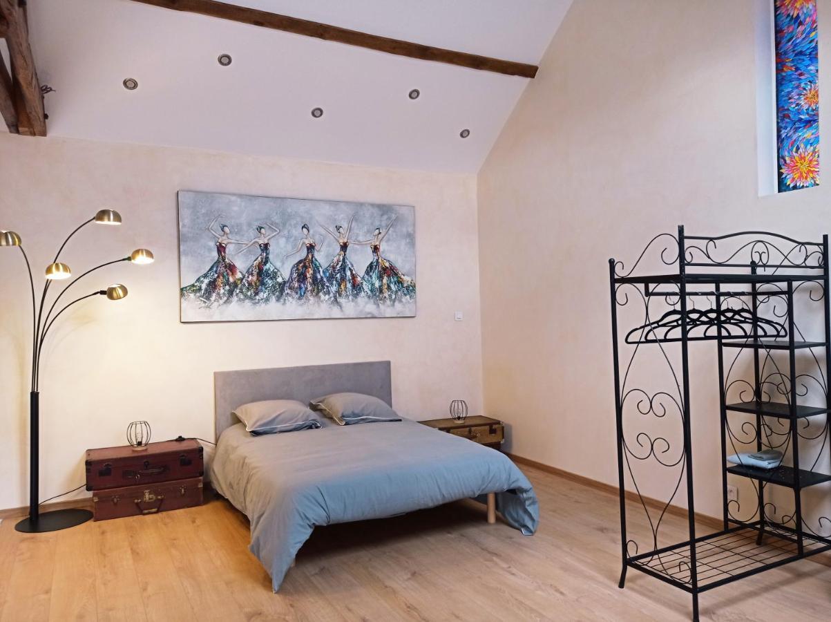 La Grange De Marie A St Angel - Magnifique Grange Renovee En Loft Pour 1 A 6 Pers Villa Saint-Angel  Екстериор снимка