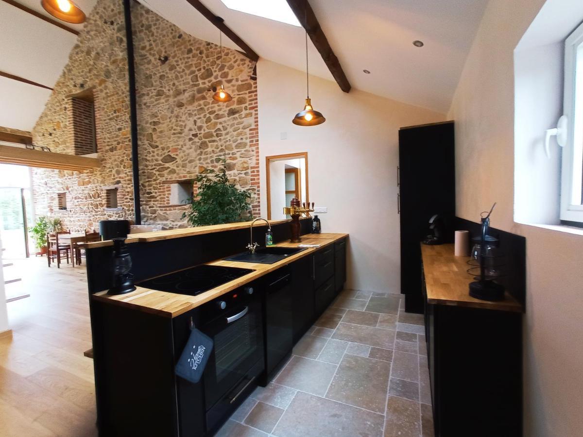 La Grange De Marie A St Angel - Magnifique Grange Renovee En Loft Pour 1 A 6 Pers Villa Saint-Angel  Екстериор снимка