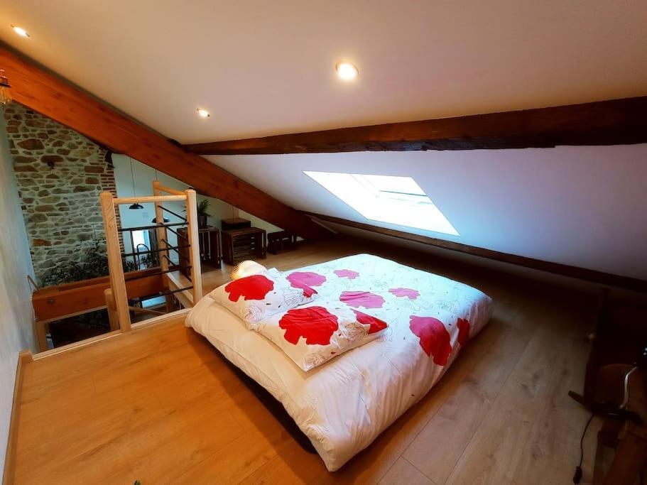 La Grange De Marie A St Angel - Magnifique Grange Renovee En Loft Pour 1 A 6 Pers Villa Saint-Angel  Екстериор снимка