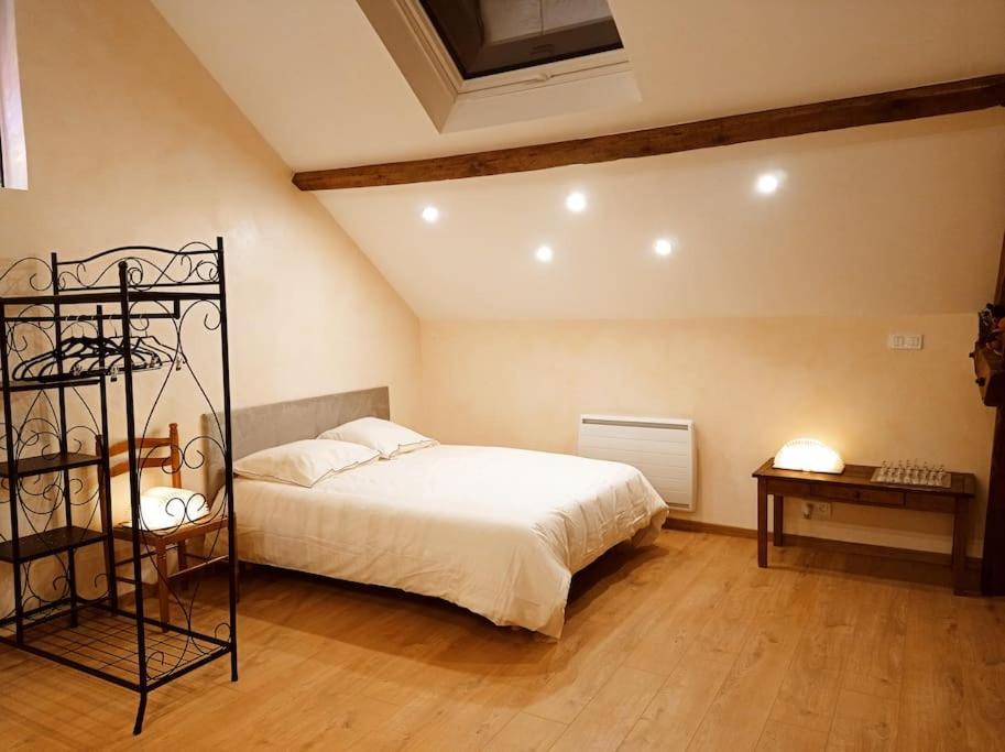 La Grange De Marie A St Angel - Magnifique Grange Renovee En Loft Pour 1 A 6 Pers Villa Saint-Angel  Екстериор снимка
