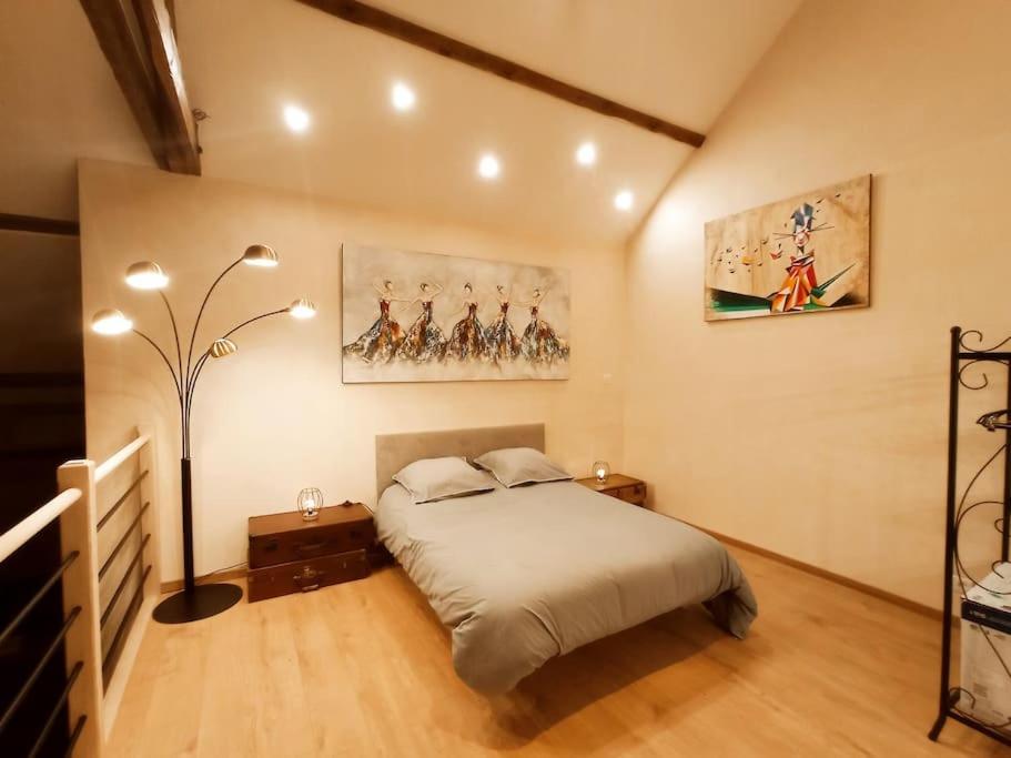 La Grange De Marie A St Angel - Magnifique Grange Renovee En Loft Pour 1 A 6 Pers Villa Saint-Angel  Екстериор снимка