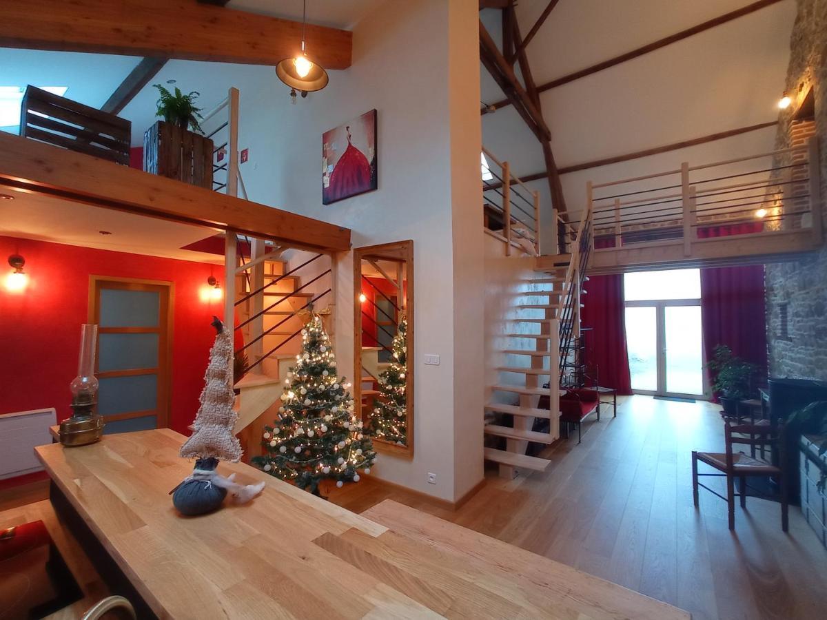 La Grange De Marie A St Angel - Magnifique Grange Renovee En Loft Pour 1 A 6 Pers Villa Saint-Angel  Екстериор снимка