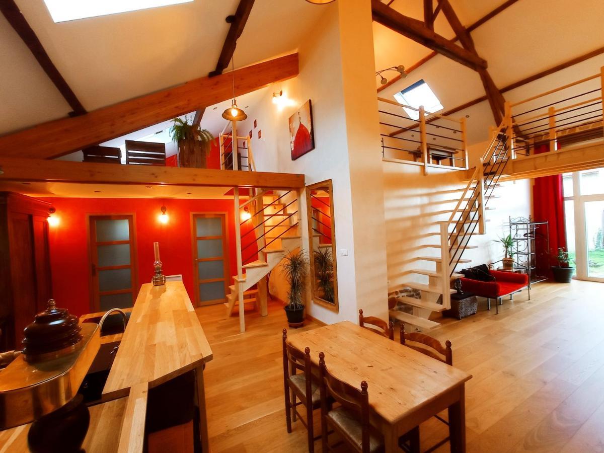 La Grange De Marie A St Angel - Magnifique Grange Renovee En Loft Pour 1 A 6 Pers Villa Saint-Angel  Екстериор снимка