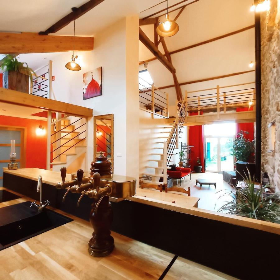 La Grange De Marie A St Angel - Magnifique Grange Renovee En Loft Pour 1 A 6 Pers Villa Saint-Angel  Екстериор снимка