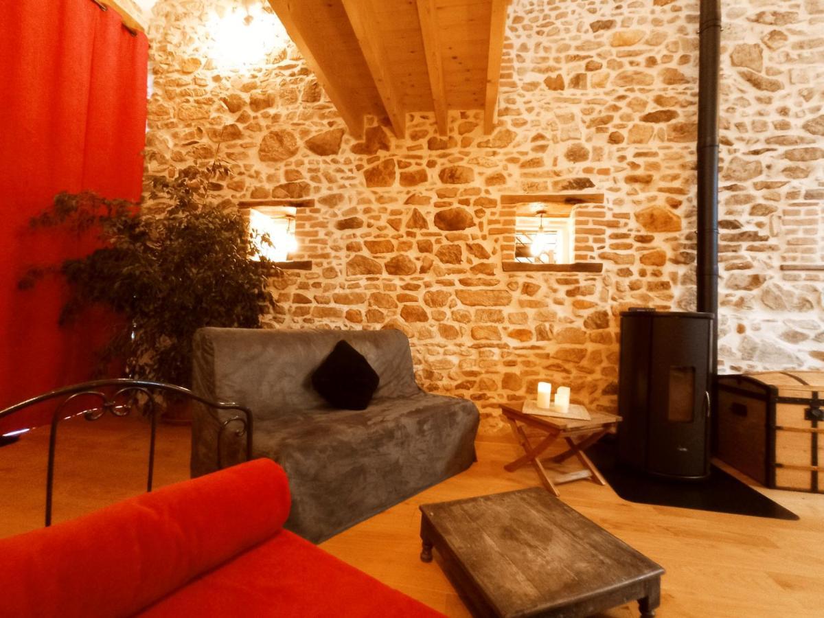 La Grange De Marie A St Angel - Magnifique Grange Renovee En Loft Pour 1 A 6 Pers Villa Saint-Angel  Екстериор снимка